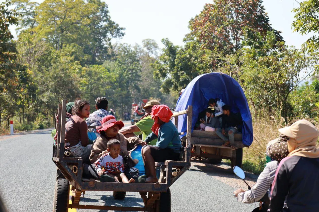 Cambodian Monks and Residents Flee Danger Zone Amid Thailand’s Shelling Near Border